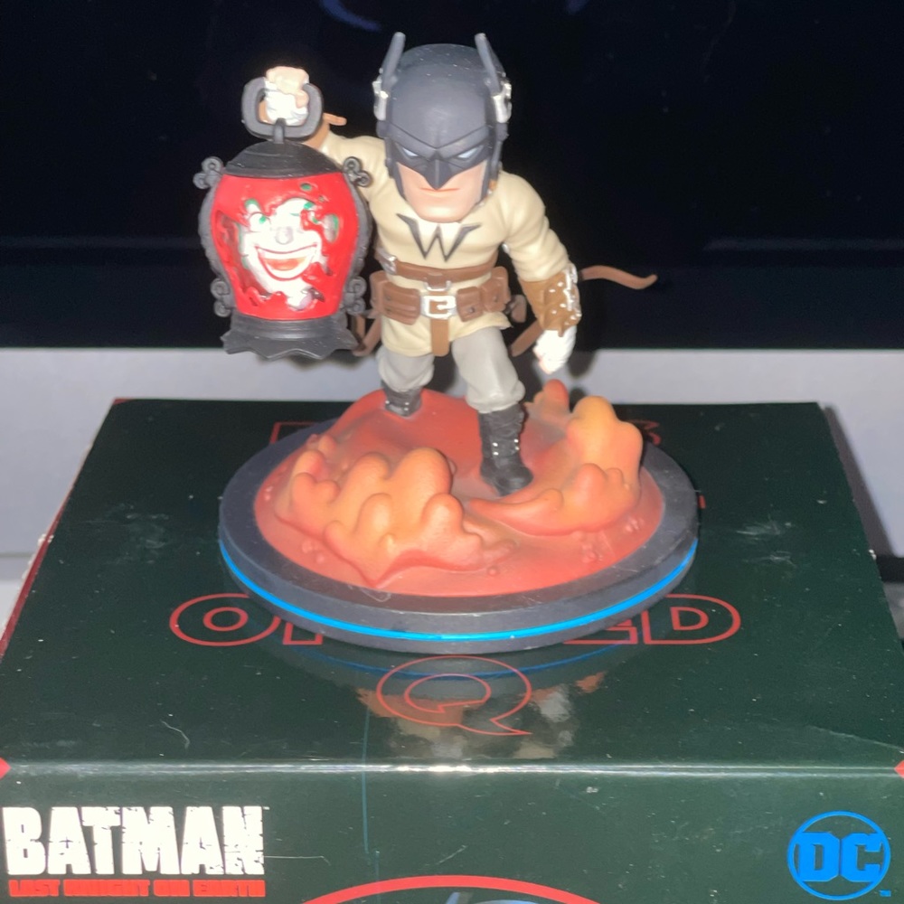 QMx Batman Last Knight on Earth Q-Fig Elite